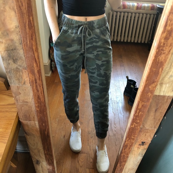 Anthropologie Cloth + Stone Camo Pocket Jogger - Picture 5 of 8